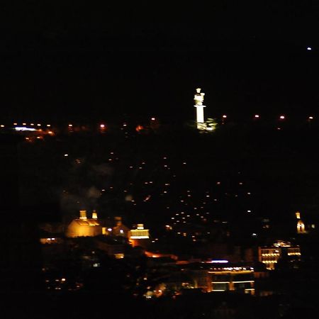 Hotelds Tbilisi Esterno foto