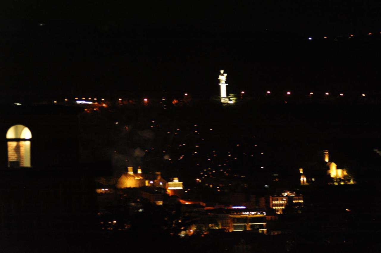 Hotelds Tbilisi Esterno foto