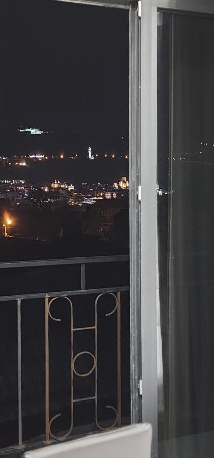 Hotelds Tbilisi Esterno foto